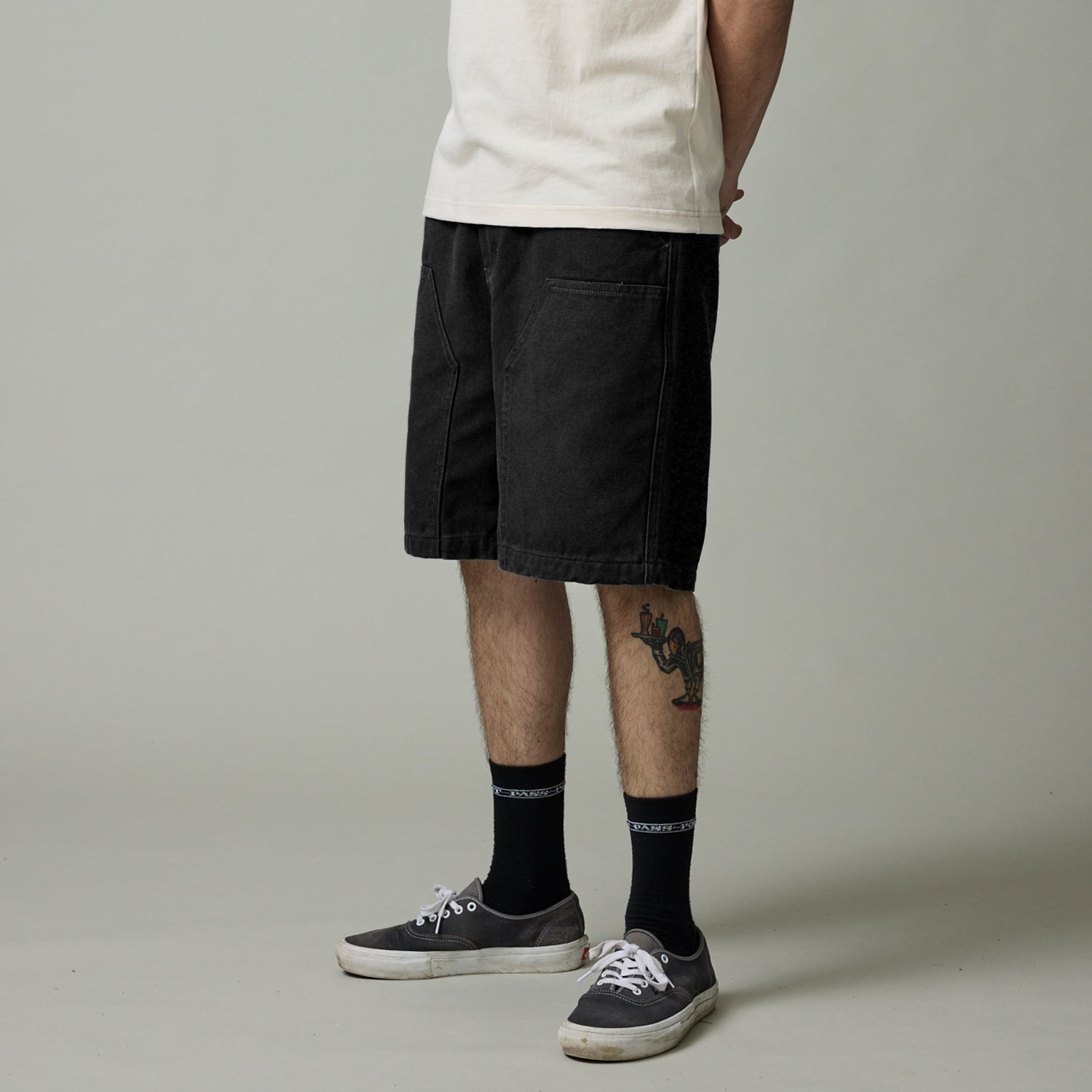 R43_ON_BODY_PANTS_0001_DOUBLE_KNEE_DIGGERS_CLUB_SHORTS_BLACK.jpg