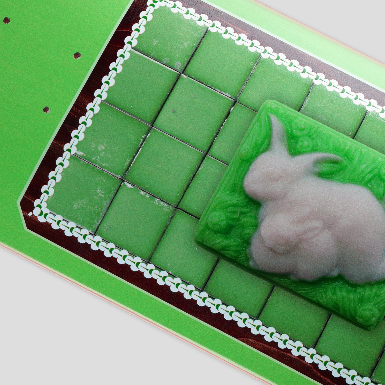 R45_DECKS_WEB_SIZE_GREY_0000s_0005_BUNNY_SOAP_CLOSEUP_1.jpg
