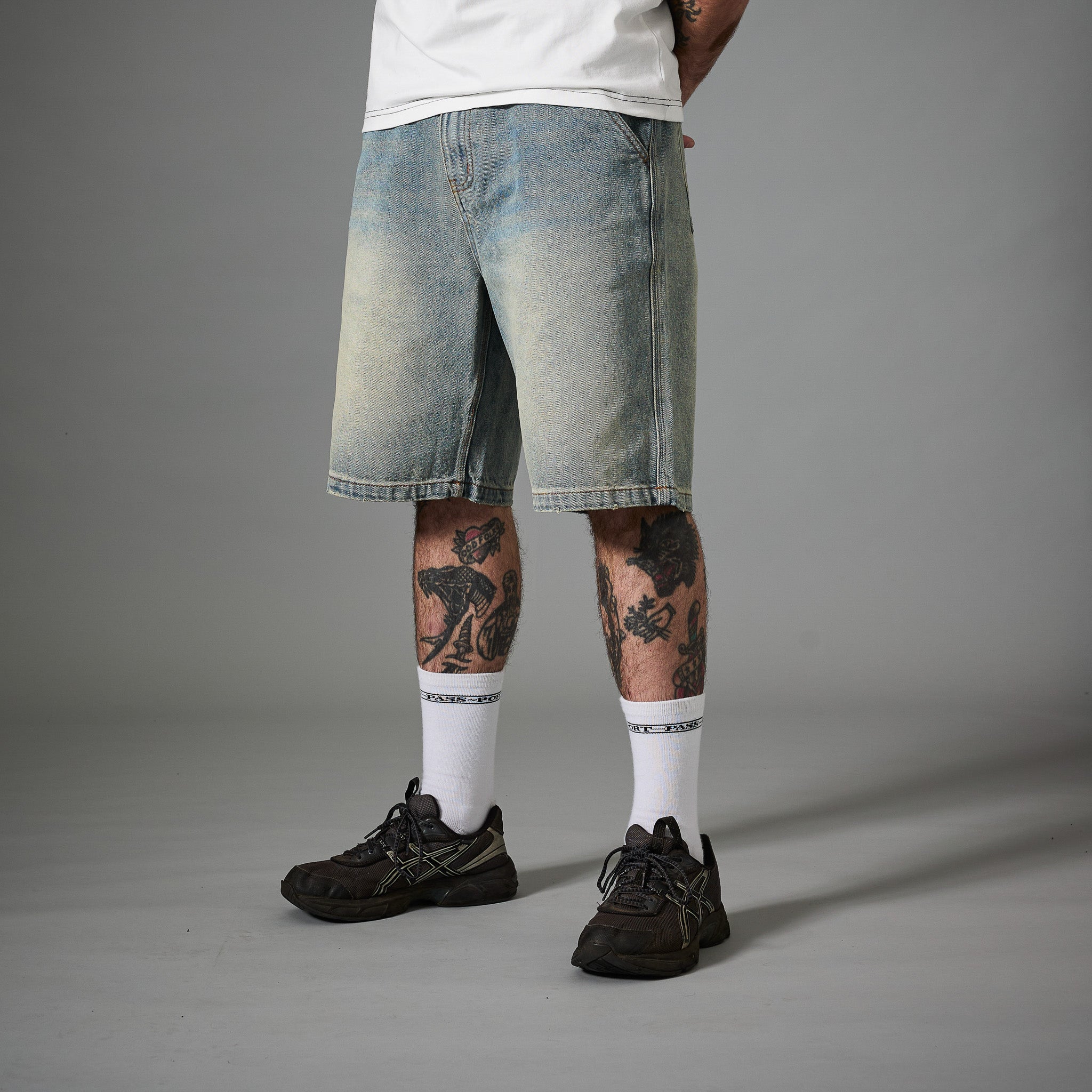 R46_0051_WORKERS_CLUB_JEAN_SHORTS_FADED_WASH_LIGHT_INDIGO2.jpg