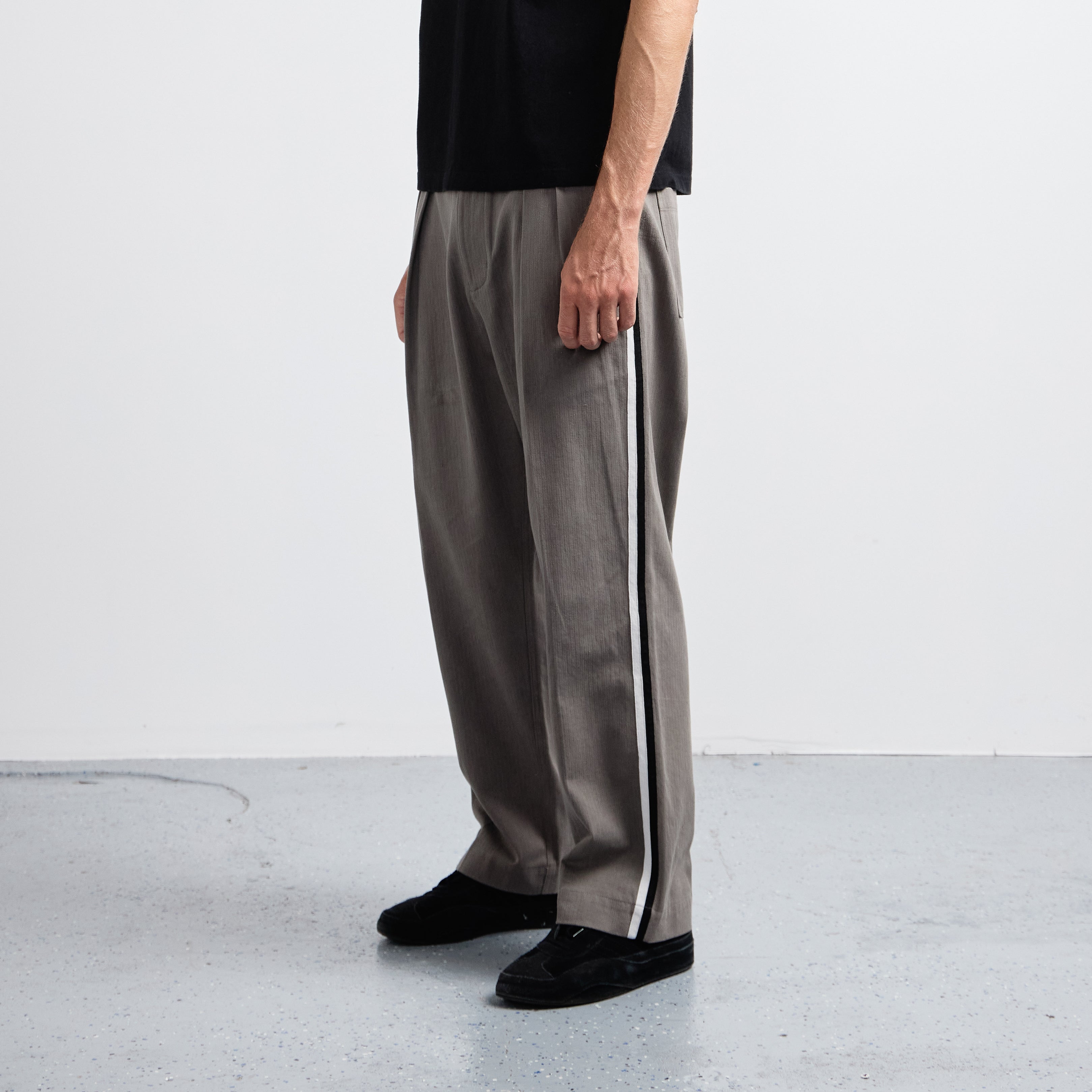 Pass~Port Leagues Club Pant - Side Stripe Grey